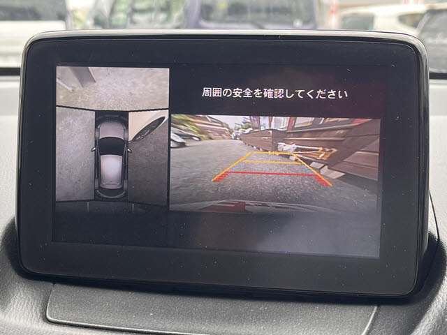 デミオ