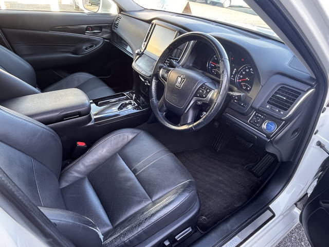 クラウンハイブリッド