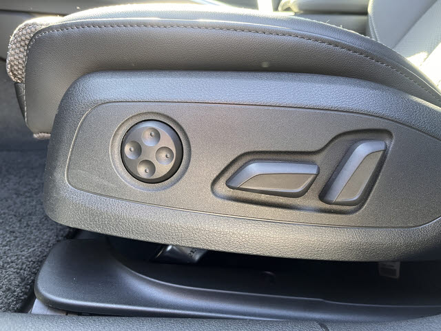 アウディーＡ４