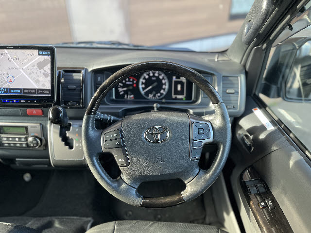 ハイエースバン