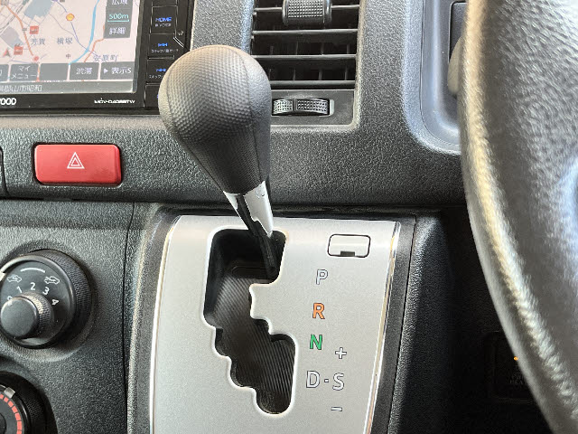 ハイエースバン