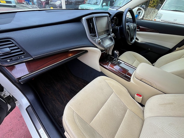 クラウンハイブリッド