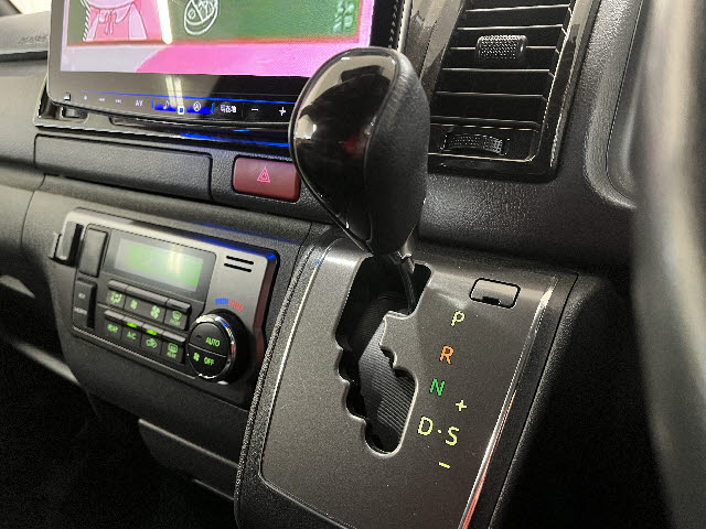 ハイエースバン