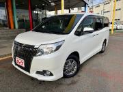 エスクァイア…