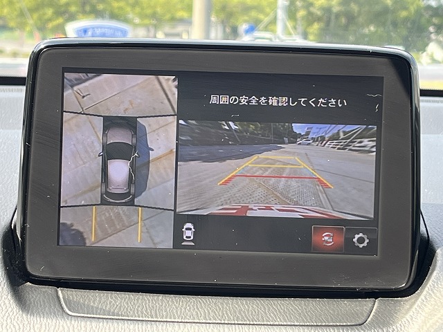 デミオ