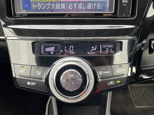 プリウスα