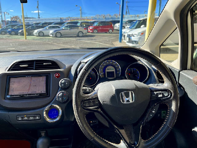 フィットシャトル