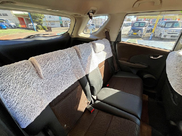 フィットシャトル